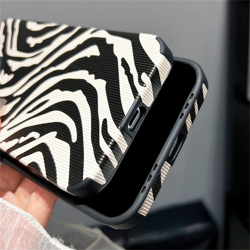 Case iPhone - Zebra Pattern, Capa de silicone Zebra Stripes para iPhone, Capa de couro macio à prova de choque, Case Pro Zebra iPhone 13, Capas traseiras Zebra Stripe Cartoon, capa de telefone à prova de choque, Luxo Zebra Padrão De Couro, Capinha para IPhone Zebra Barnco/Preto / iPhone 8Plus, Case de Silicone Macio, Capa Protetora Para IPhone, Case Macia Para IPhone - LOJAS LABRU