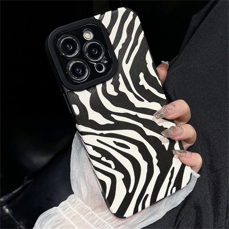 Case iPhone - Zebra Pattern, Capa de silicone Zebra Stripes para iPhone, Capa de couro macio à prova de choque, Case Pro Zebra iPhone 13, Capas traseiras Zebra Stripe Cartoon, capa de telefone à prova de choque, Luxo Zebra Padrão De Couro, Capinha para IPhone Zebra Barnco/Preto / iPhone 8Plus, Case de Silicone Macio, Capa Protetora Para IPhone, Case Macia Para IPhone - LOJAS LABRU