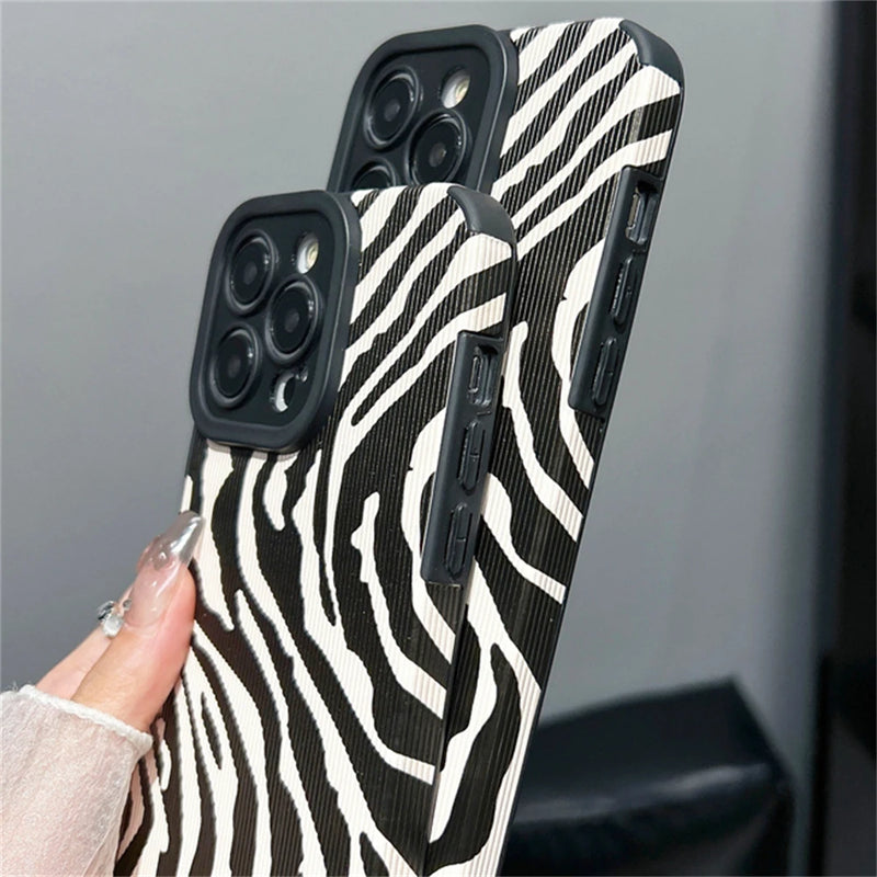 Case iPhone - Zebra Pattern, Capa de silicone Zebra Stripes para iPhone, Capa de couro macio à prova de choque, Case Pro Zebra iPhone 13, Capas traseiras Zebra Stripe Cartoon, capa de telefone à prova de choque, Luxo Zebra Padrão De Couro, Capinha para IPhone Zebra Barnco/Preto / iPhone 8Plus, Case de Silicone Macio, Capa Protetora Para IPhone, Case Macia Para IPhone - LOJAS LABRU