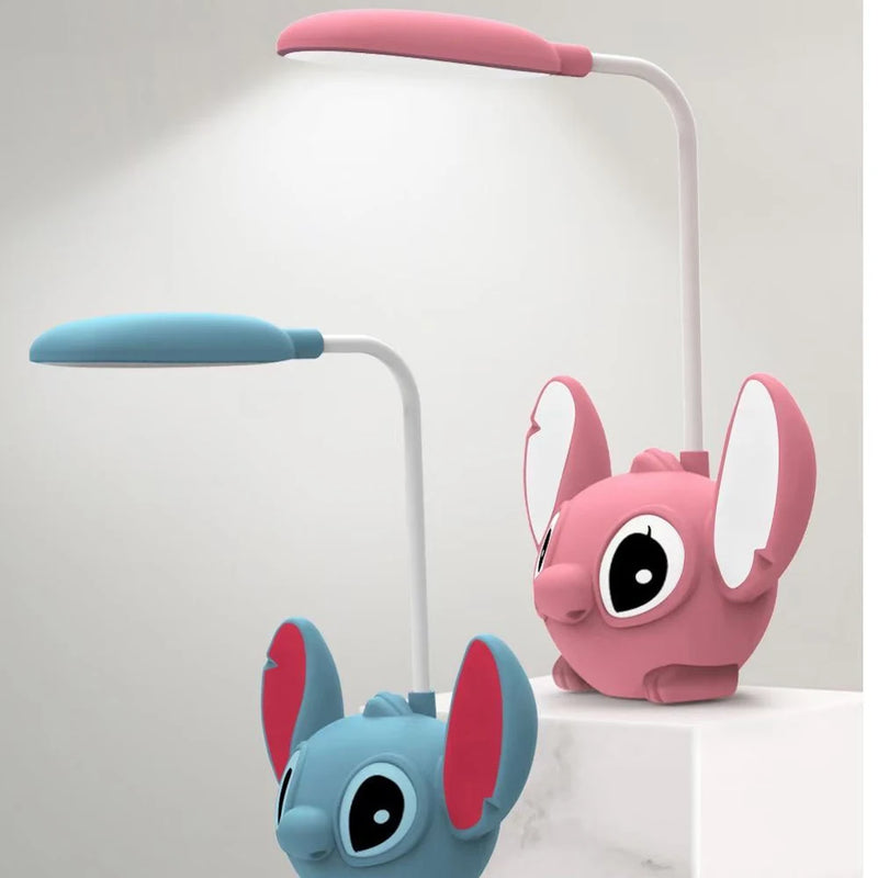 Ilumine seu espaço com a luz de mesa Lilo & Stitch! Luminária Led Mesa Articulável Abajur Fofo Quarto Infantil, Luminária Abajur Mesa Luz Led Recarregável, Quarto Infantil, Lojas Labru, Luz de Mesa, Luminária de Mesa, Luz Noturna, Abajur Infantil 